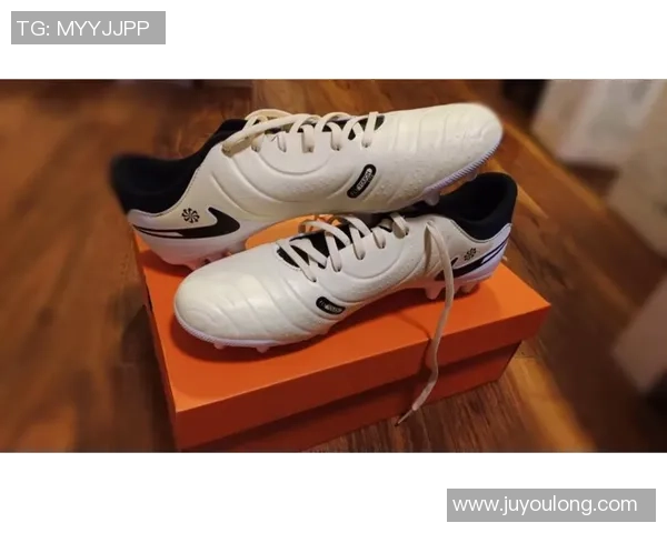 传奇10足球鞋球星上脚实况解析 见证顶级球员的选择与表现