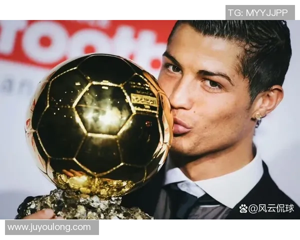 四大足球巨星合影亮相 展现巅峰对决的荣耀时刻 四大足球巨星合影亮相 展现巅峰对决的荣耀时刻