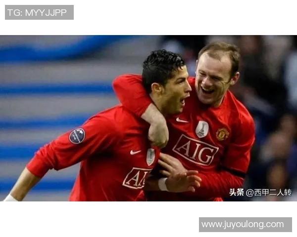 足球巨星互相凝视微笑瞬间展现竞技场上的友谊与尊重 足球巨星互相凝视微笑瞬间展现竞技场上的友谊与尊重