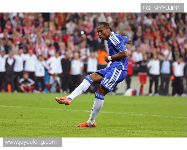 左撇子足球明星的非凡之路:从天赋到传奇成就的成长历程 左撇子足球明星的非凡之路:从天赋到传奇成就的成长历程